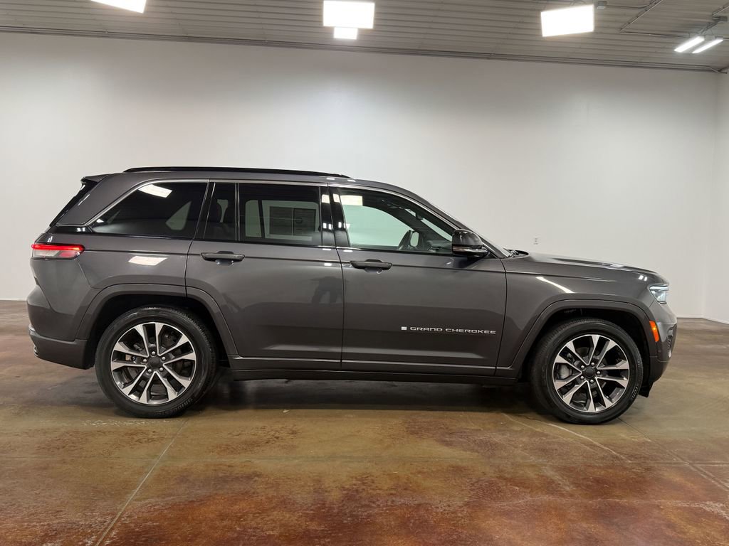 Used 2024 Jeep Grand Cherokee Overland AWD/4WD image 22