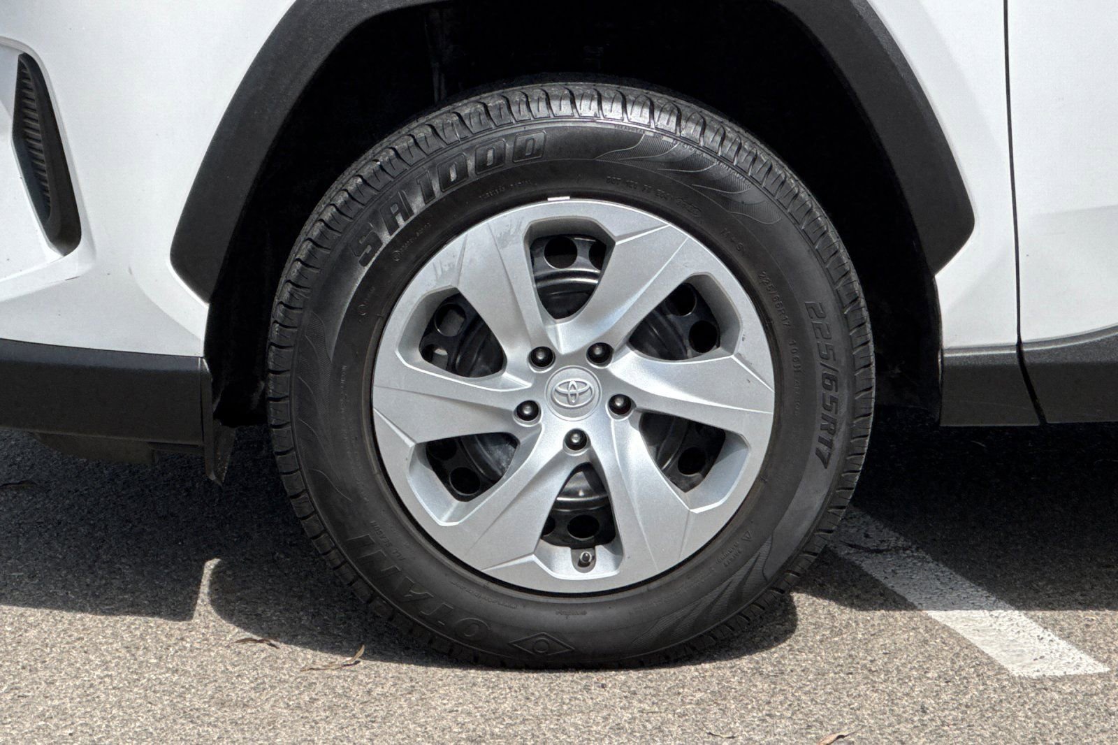 Used 2022 Toyota RAV4 LE image 24