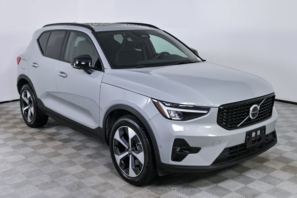 Certified 2025 Volvo XC40 B5 Plus image 27