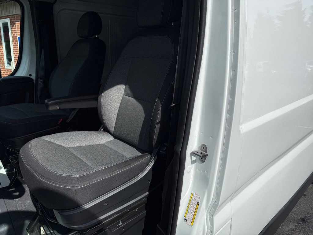 Used 2025 RAM ProMaster 2500 w/ Convenience Group FWD image 11
