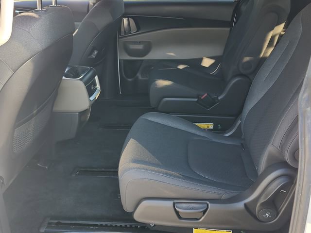 Certified 2026 Kia Carnival LX image 12