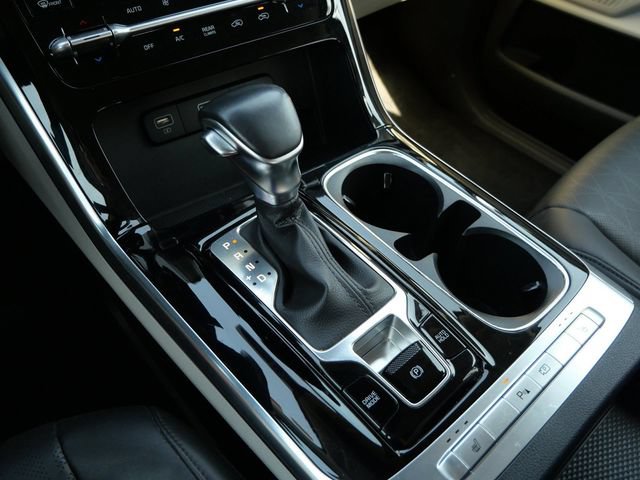 Used 2024 Kia Carnival EX FWD image 25