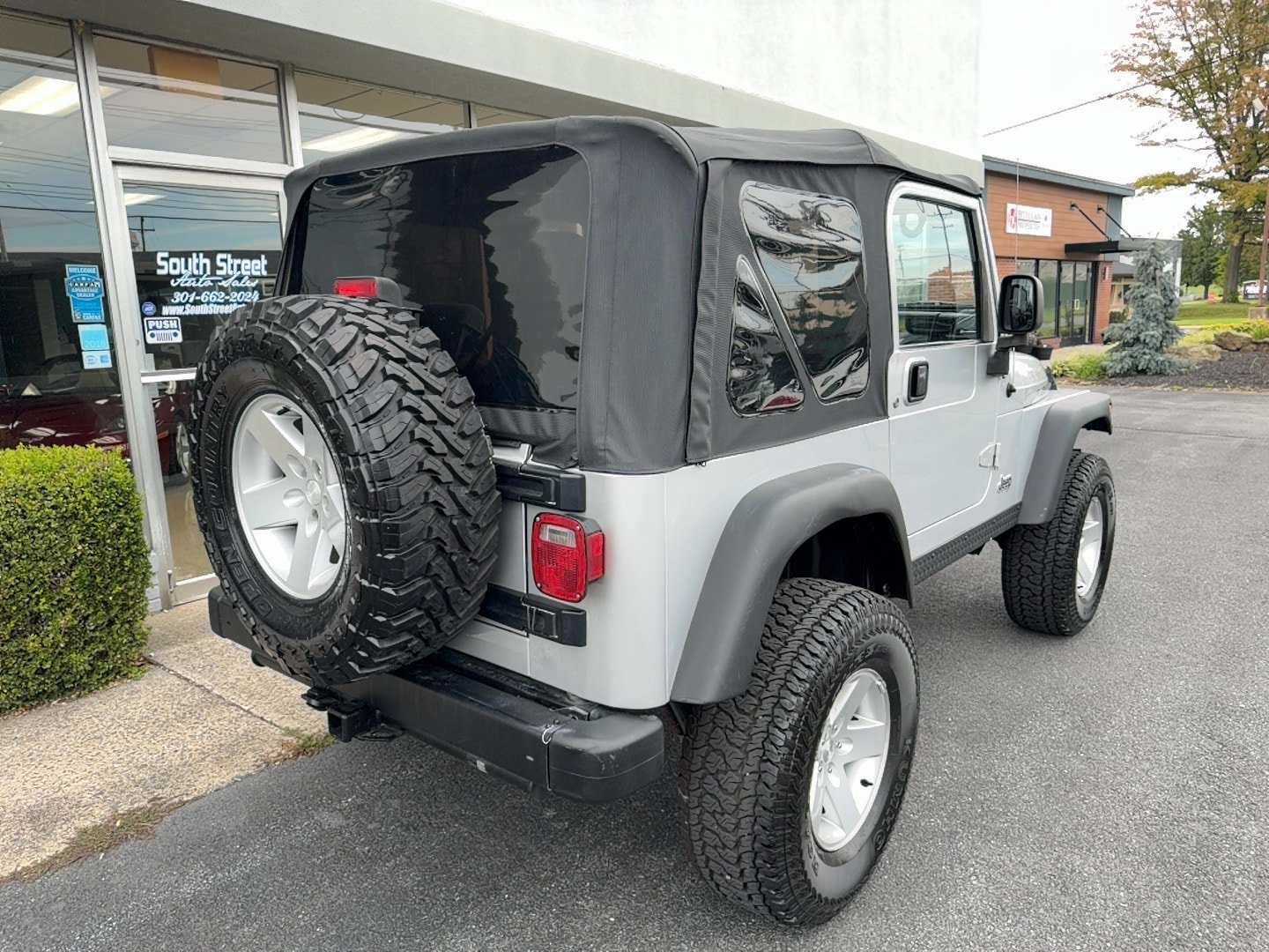 Used 2005 Jeep Wrangler Rubicon AWD/4WD image 3