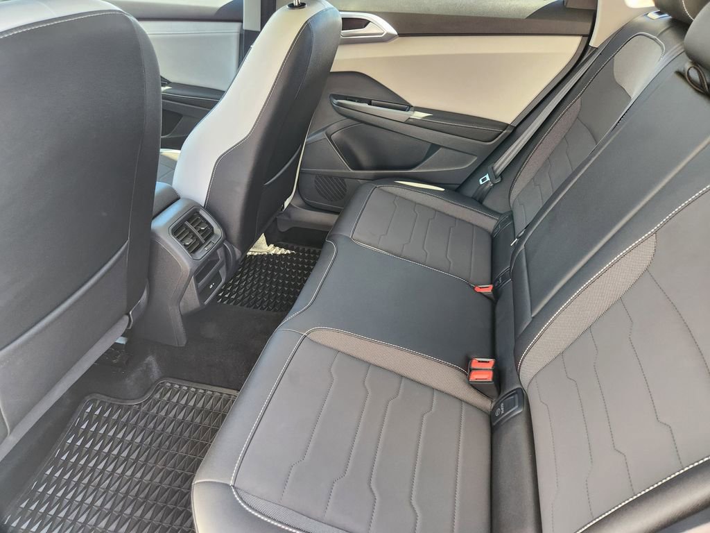 Used 2025 Volkswagen Taos SE image 19
