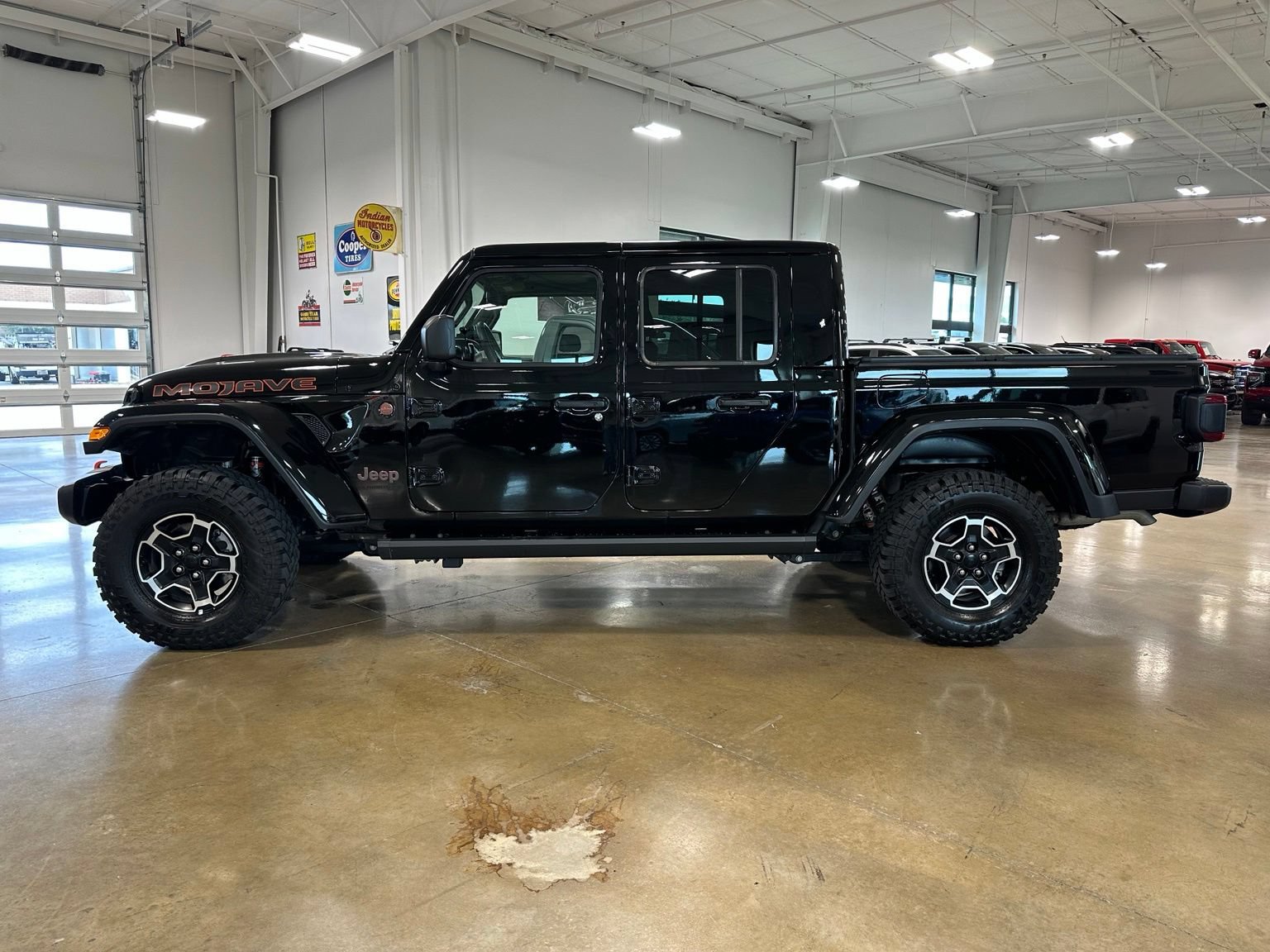 Used 2023 Jeep Gladiator Mojave w/ LED Lighting Group AWD/4WD image 5