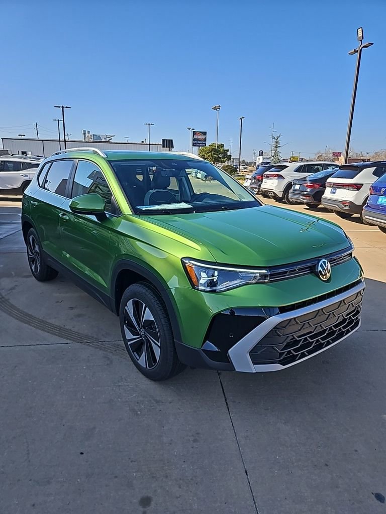 New 2026 Volkswagen Taos SE image 3