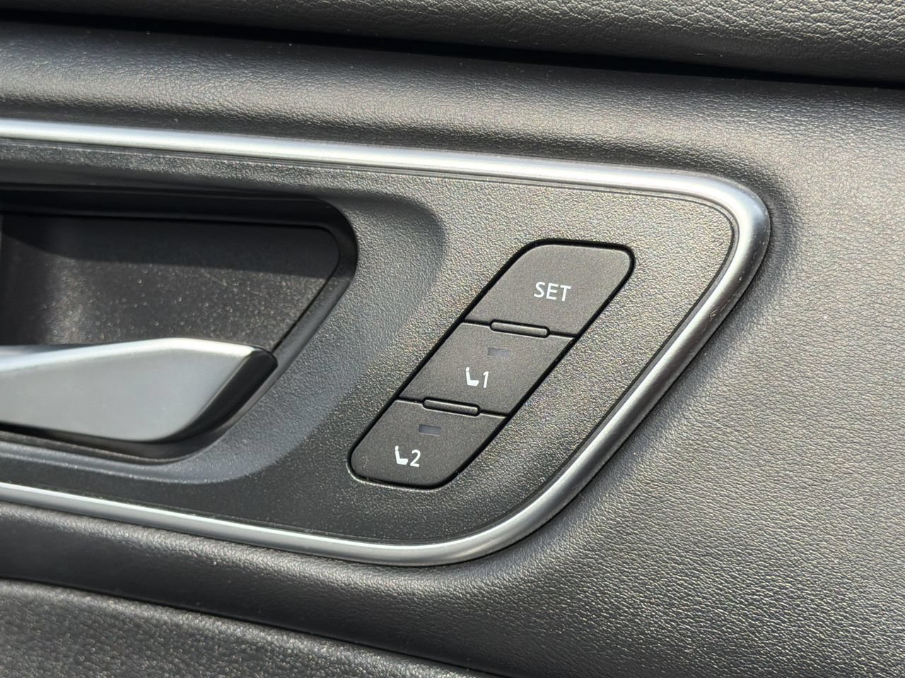Used 2024 Nissan Rogue Platinum FWD image 16