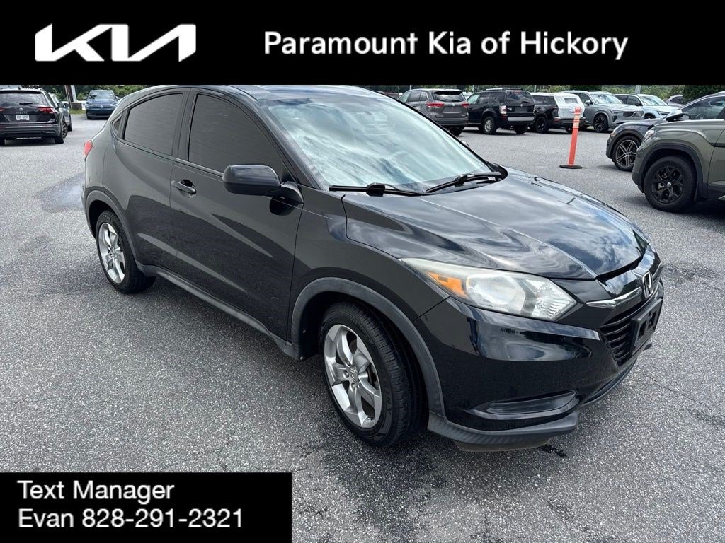 Used 2017 Honda HR-V LX image 3