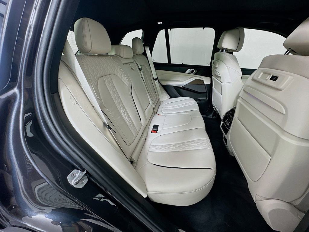 Used 2020 BMW X5 xDrive50i w/ Executive Package AWD/4WD image 28