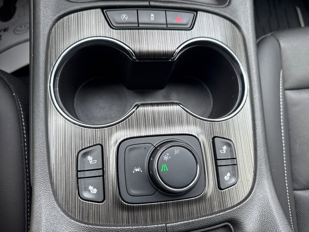 Used 2023 GMC Acadia SLT w/ LPO, Floor Liner Package FWD image 17
