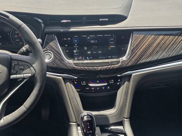 Used 2024 Cadillac XT6 Premium Luxury w/ Technology Package FWD image 20