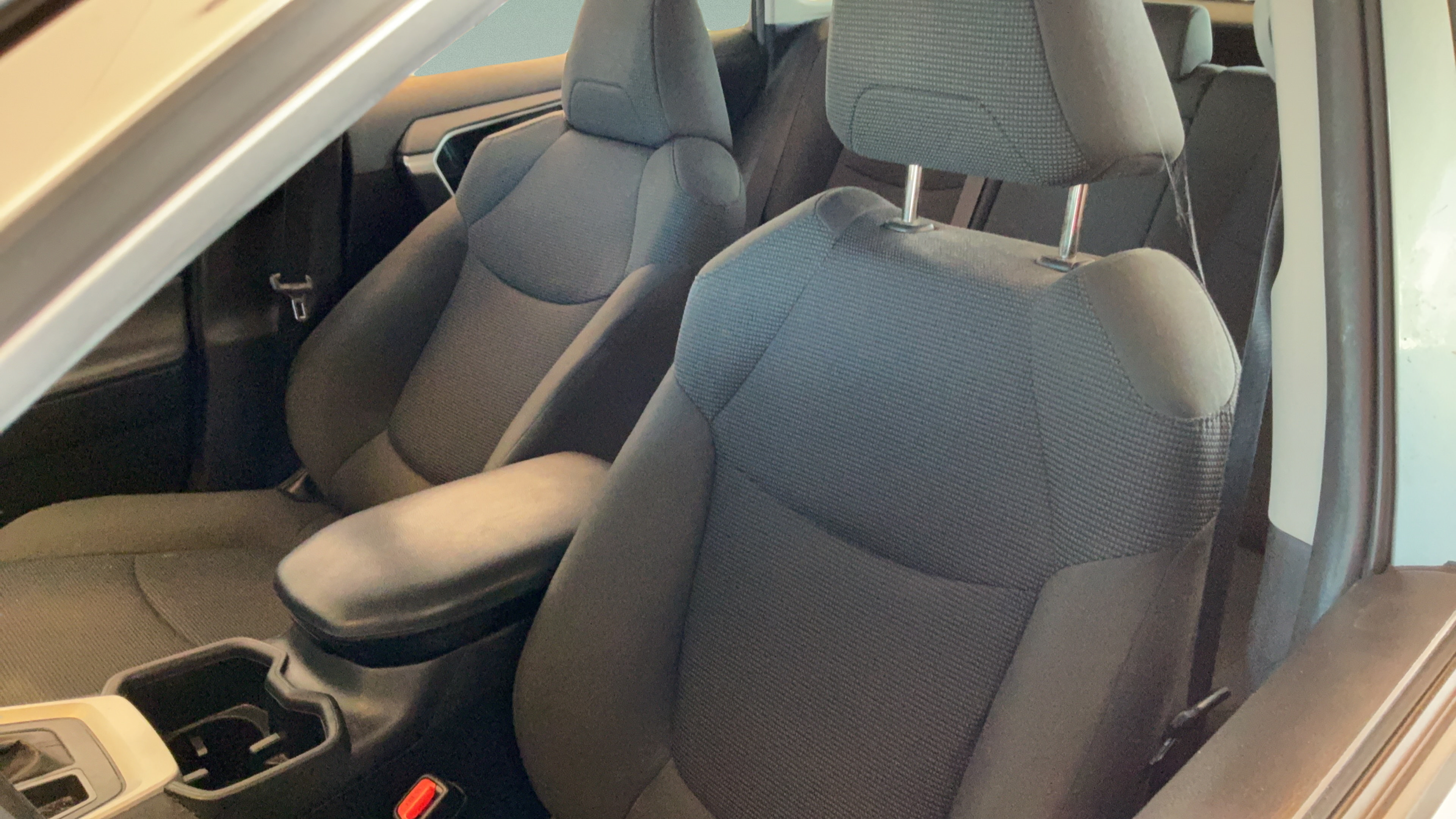 Used 2022 Toyota RAV4 LE AWD/4WD image 30