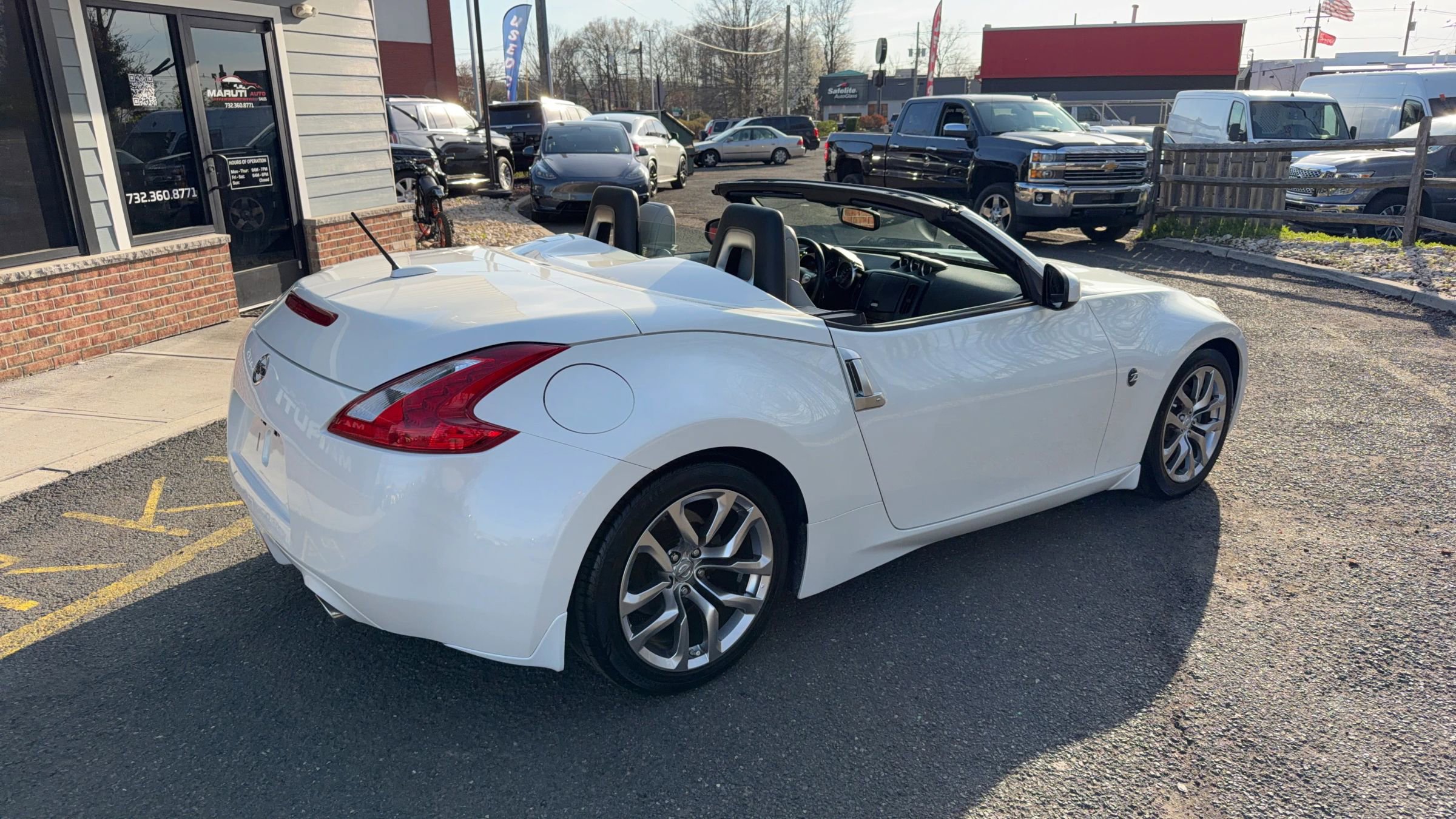 Used 2014 Nissan 370Z Touring image 9