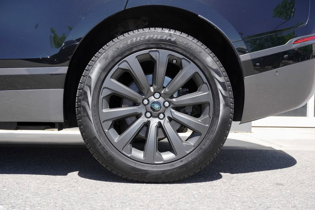 Used 2018 Land Rover Range Rover Velar R-Dynamic SE AWD/4WD image 35