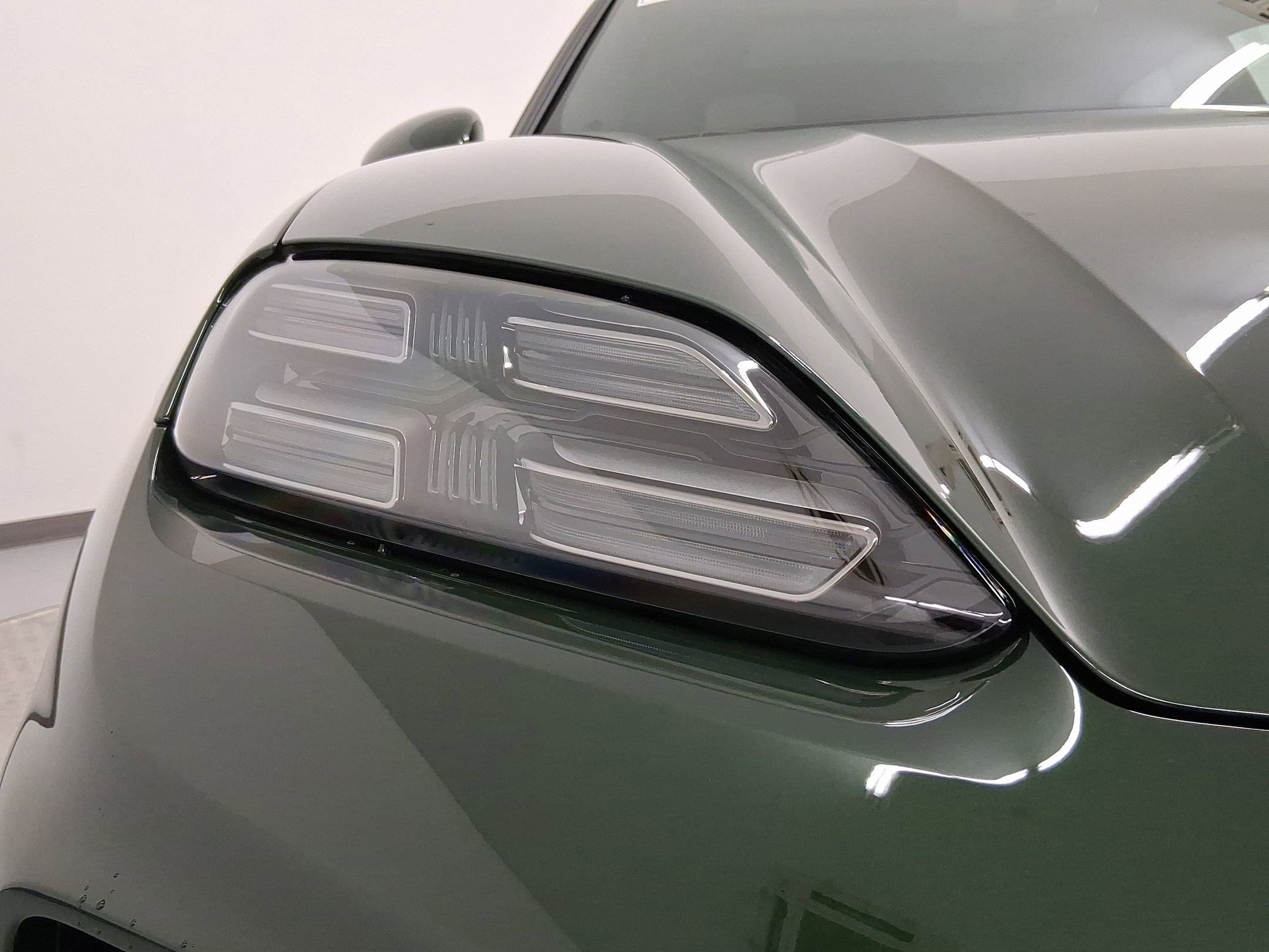 Used 2026 Porsche Macan AWD/4WD image 11