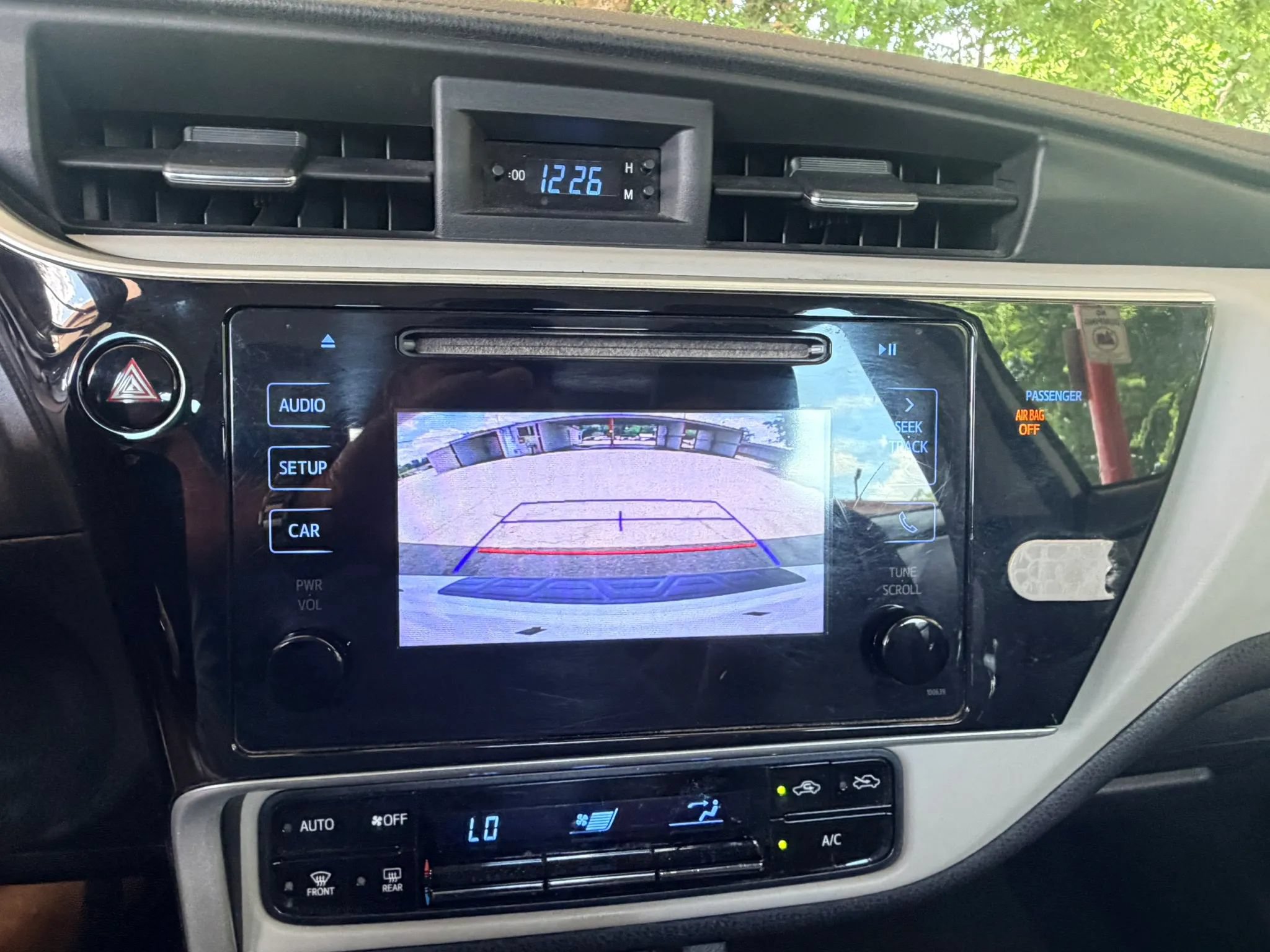 Used 2018 Toyota Corolla LE w/ Carpet Mat Package (TMS) FWD image 21