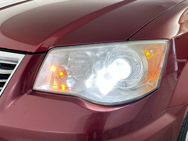Used 2013 Chrysler Town & Country Limited w/ Luxury Group FWD image 34