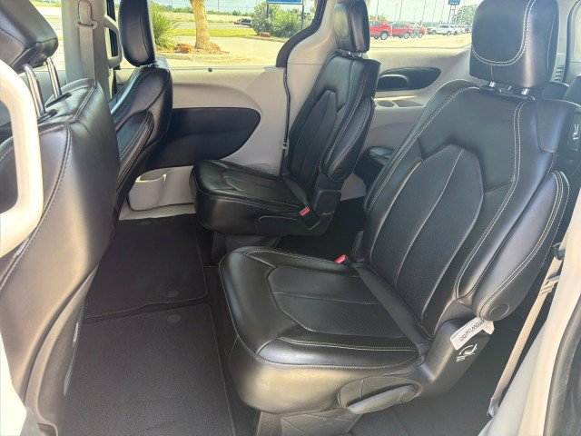 Used 2023 Chrysler Pacifica Touring-L FWD image 9