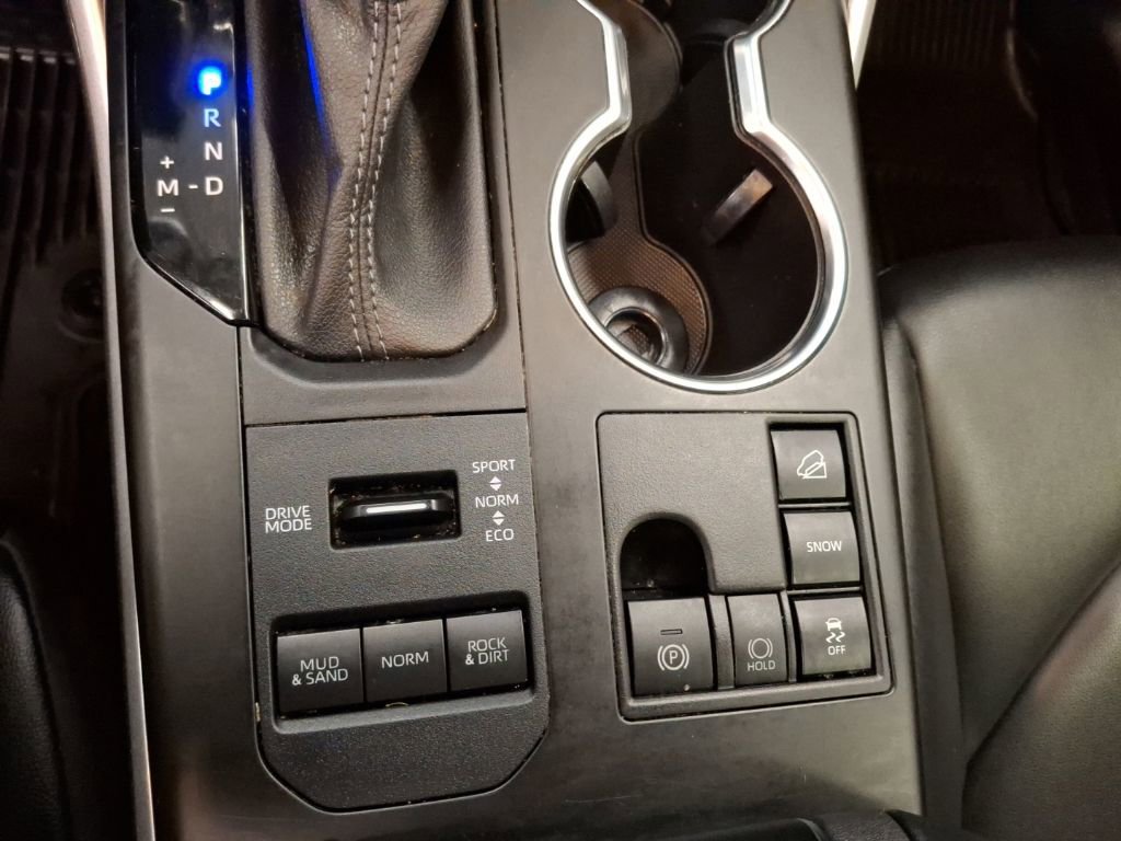 Used 2023 Toyota Highlander XLE image 29