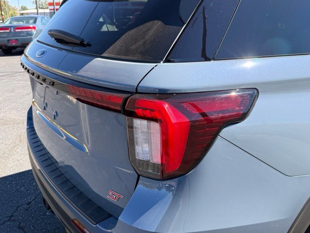 Used 2025 Ford Explorer ST AWD/4WD image 12