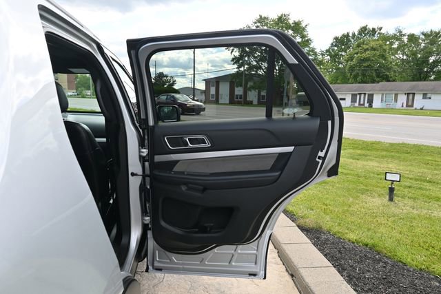 Used 2017 Ford Explorer XLT w/ Equipment Group 202A AWD/4WD image 20