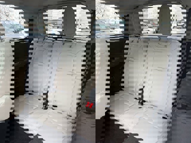 Used 2025 Lincoln Aviator AWD w/ Jet Appearance Package image 19