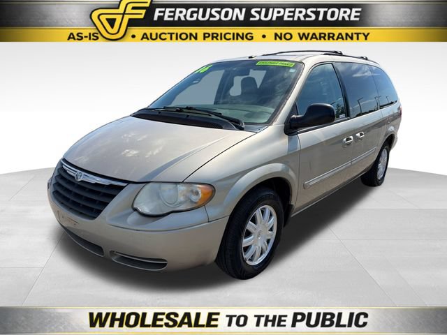Used 2006 Chrysler Town & Country Touring FWD image 3