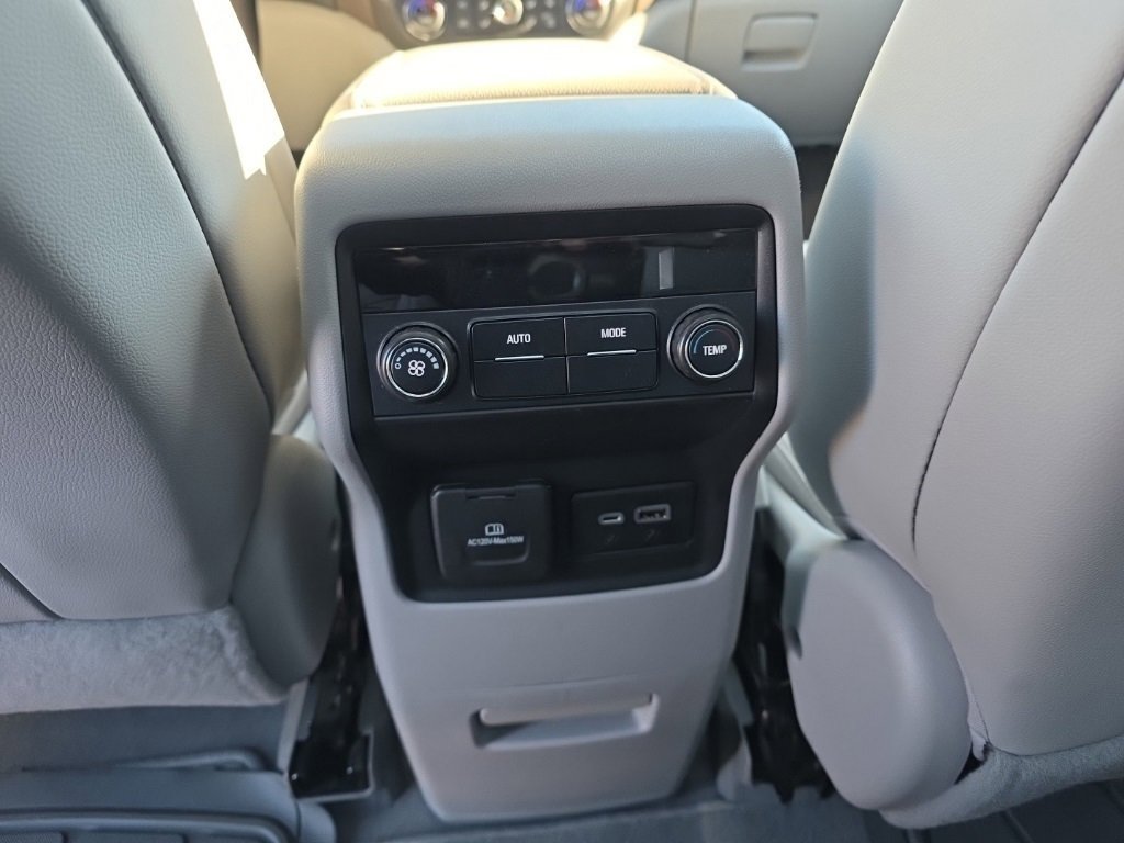 Used 2020 GMC Acadia SLT w/ Driver Alert Package II image 13