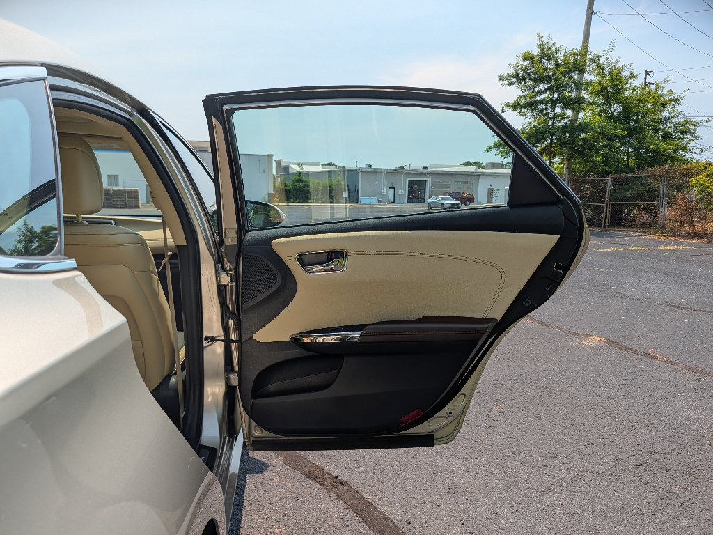 Used 2015 Toyota Avalon Limited FWD image 12