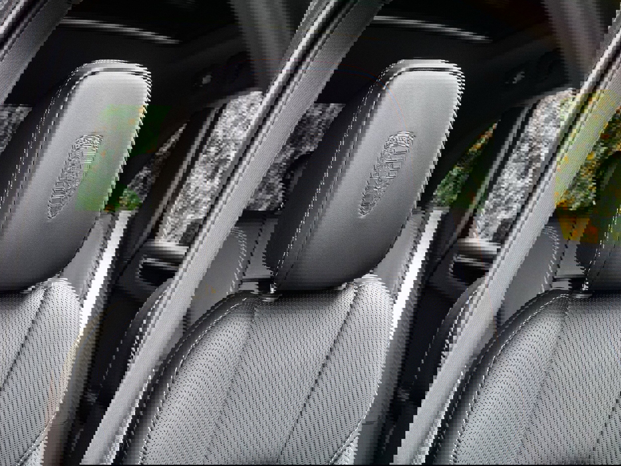 New 2026 Porsche Macan Turbo image 38