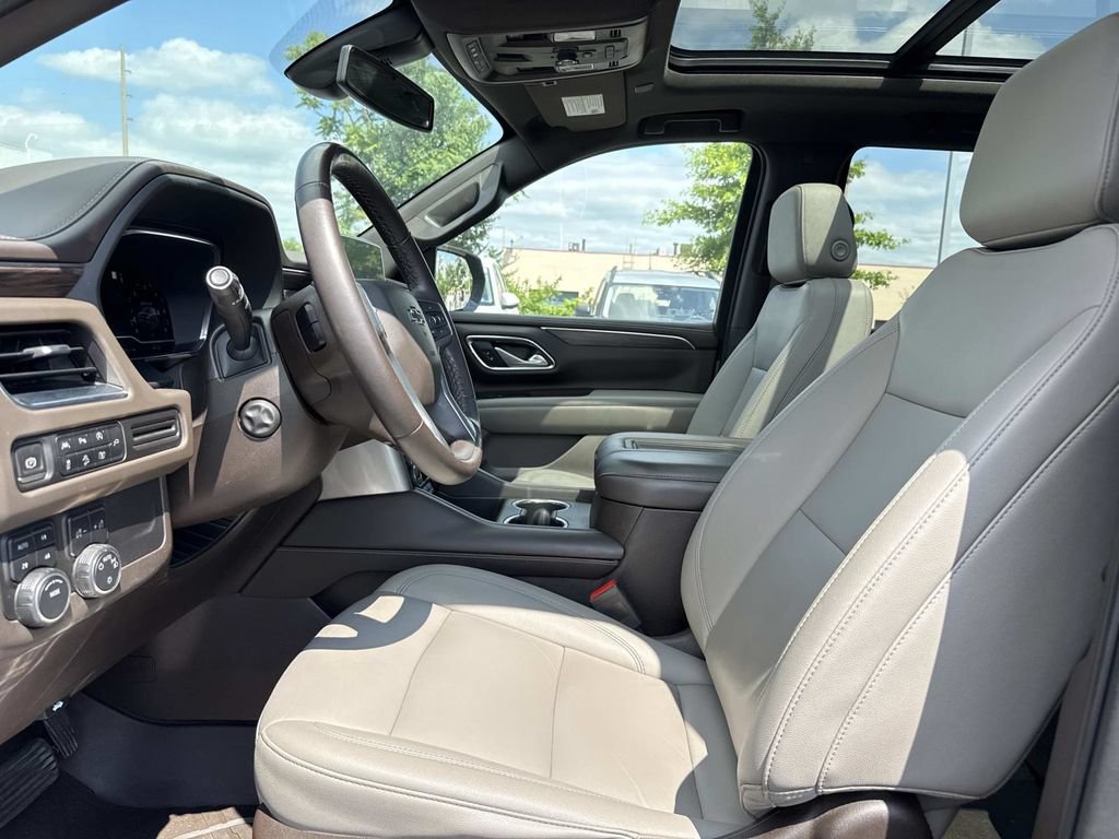Used 2022 Chevrolet Tahoe Z71 w/ Luxury Package AWD/4WD image 10