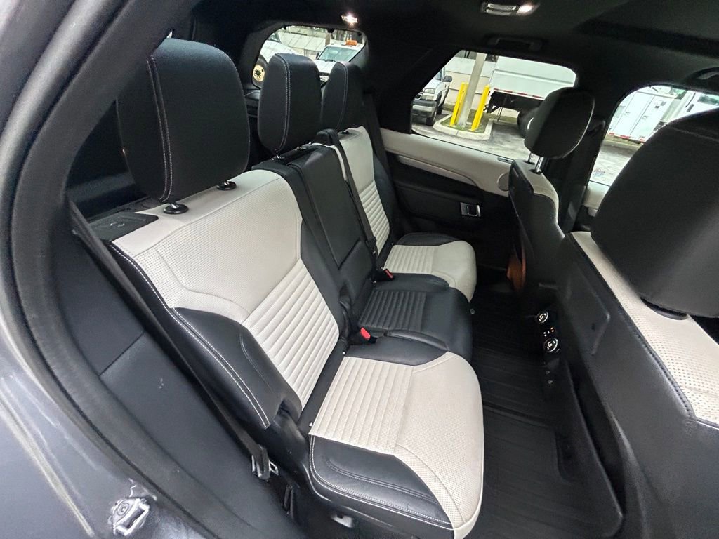 Used 2021 Land Rover Discovery S R-Dynamic image 40