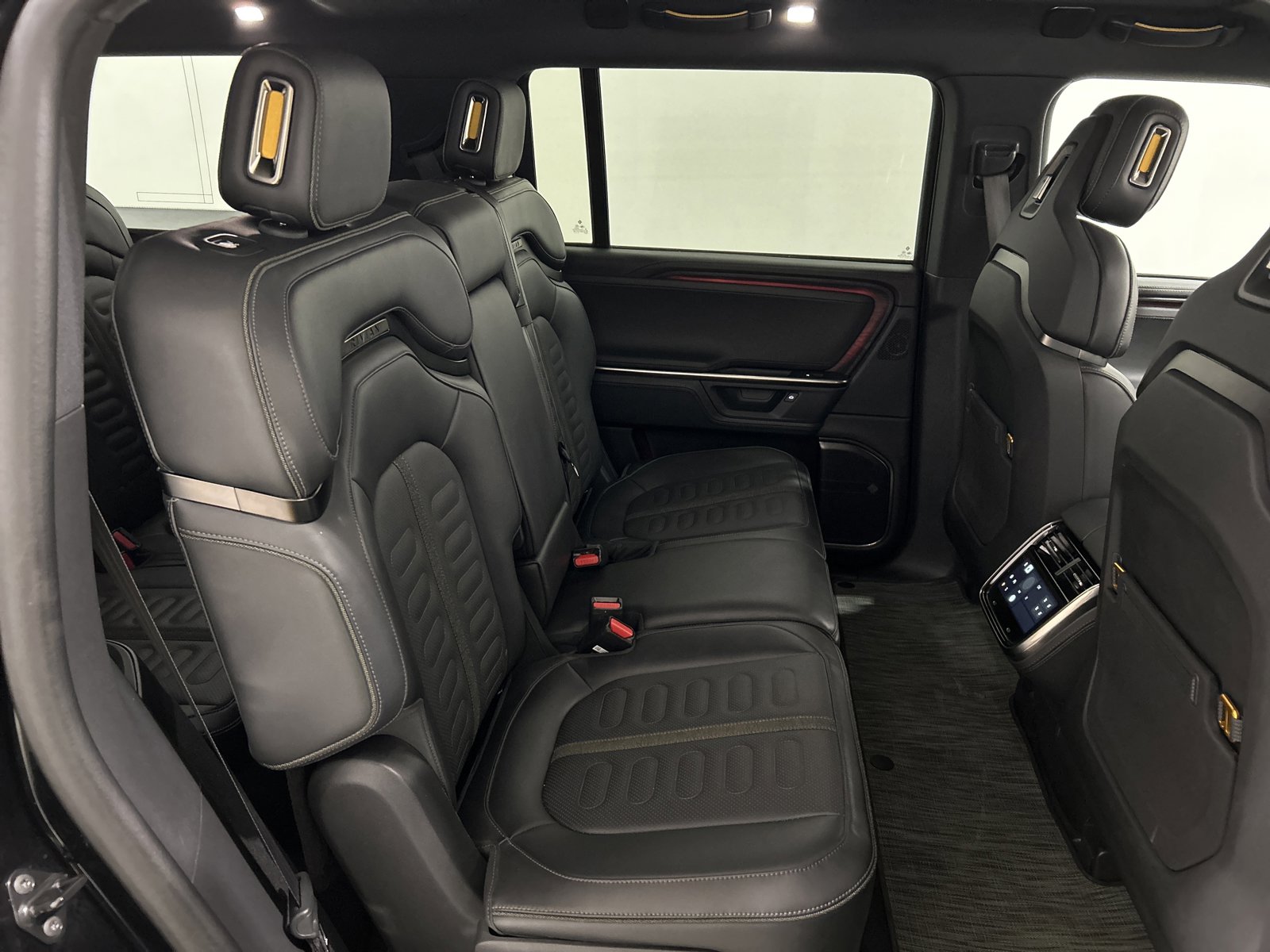 Used 2025 Rivian R1S Adventure image 23