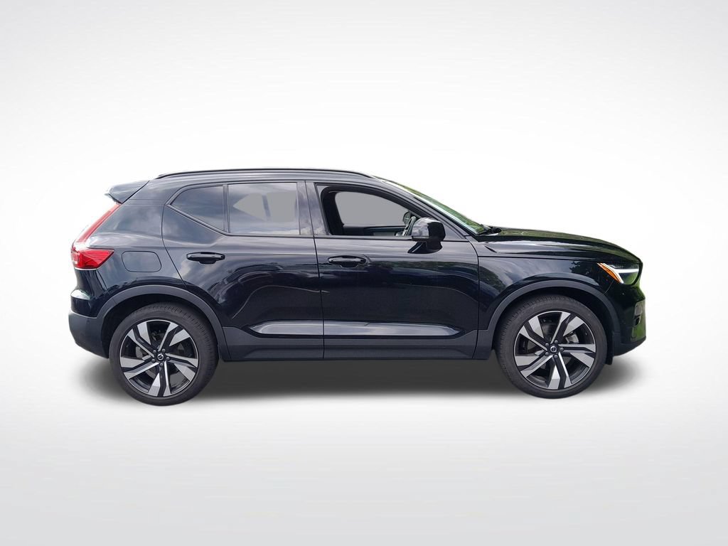 Used 2024 Volvo XC40 B5 Plus w/ Protection Package Premier AWD/4WD image 9