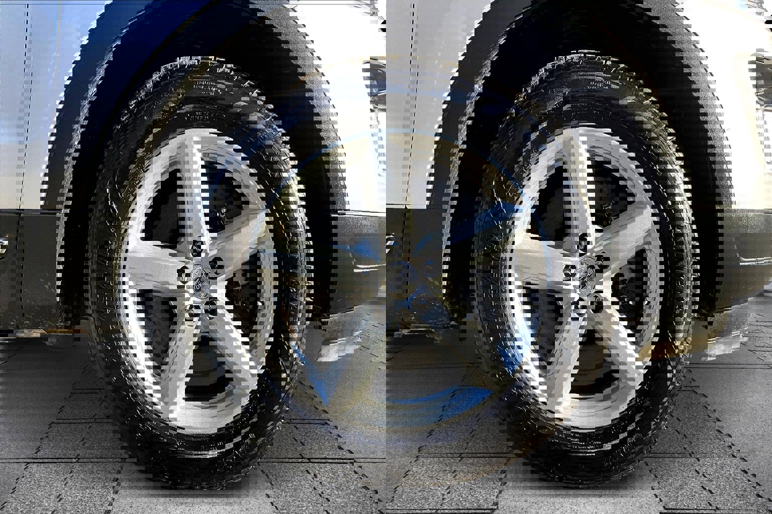 Used 2018 Ford Explorer XLT w/ Equipment Group 202A image 7