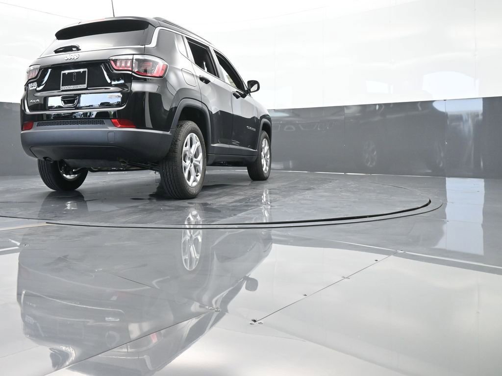 Used 2025 Jeep Compass Latitude image 50