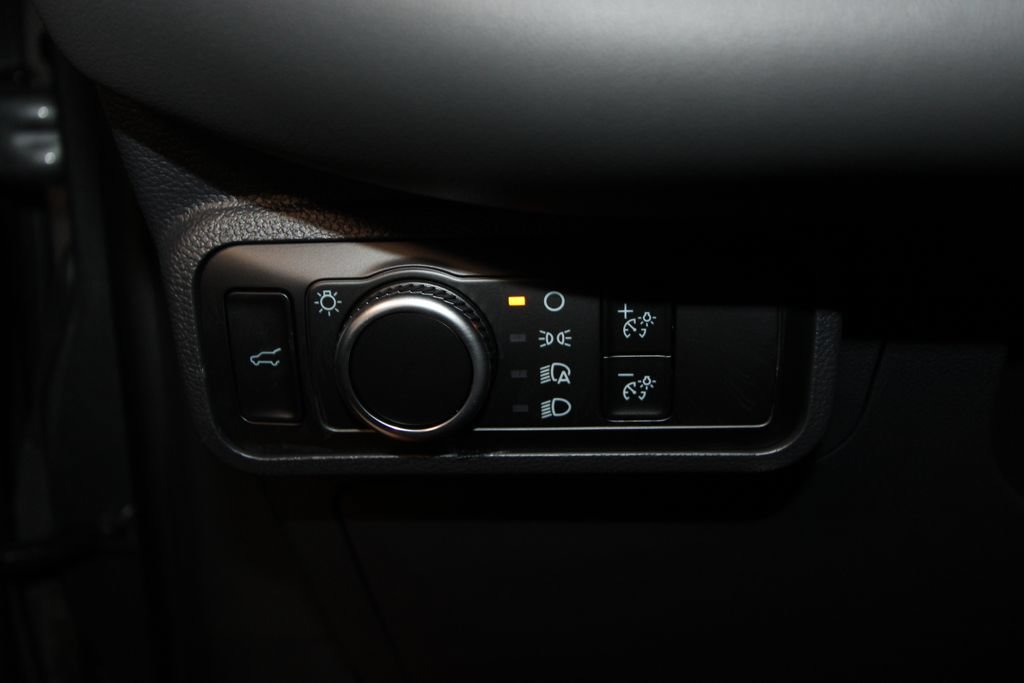 Used 2025 Ford Explorer Active AWD/4WD image 9