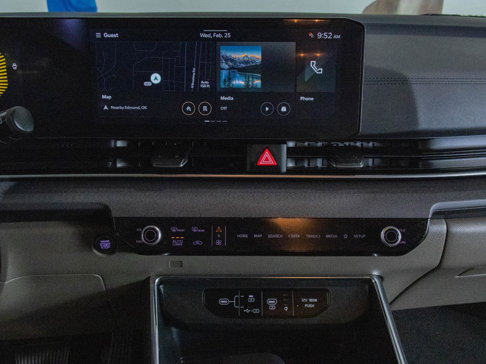 Used 2026 Kia Carnival EX image 4