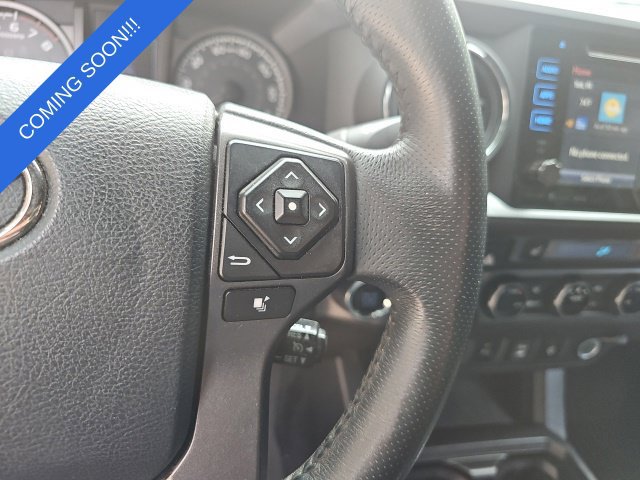 Used 2017 Toyota Tacoma TRD Off-Road w/ Premium & Technology Package AWD/4WD image 18