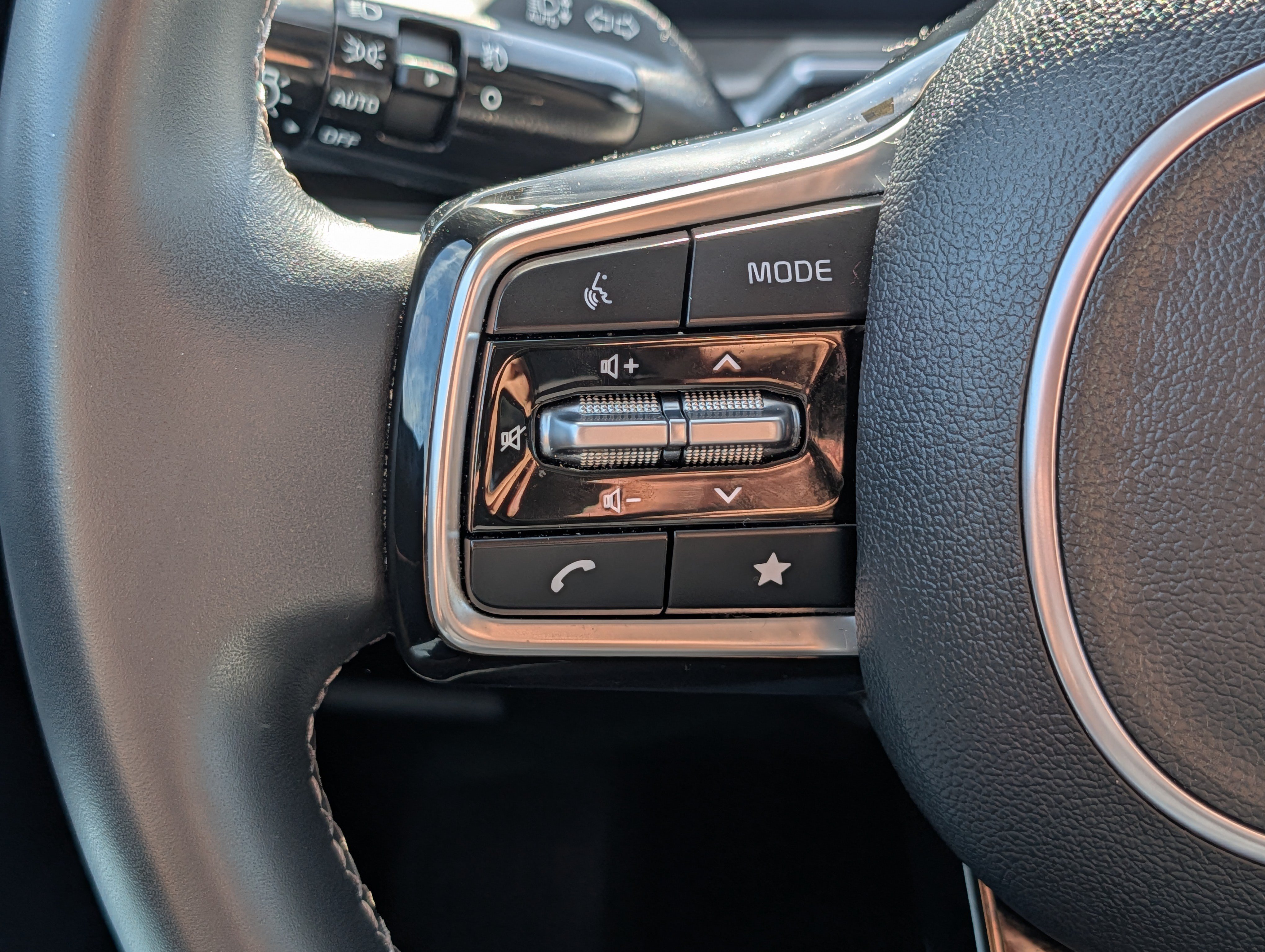 Certified 2025 Kia Sorento SX AWD/4WD image 31