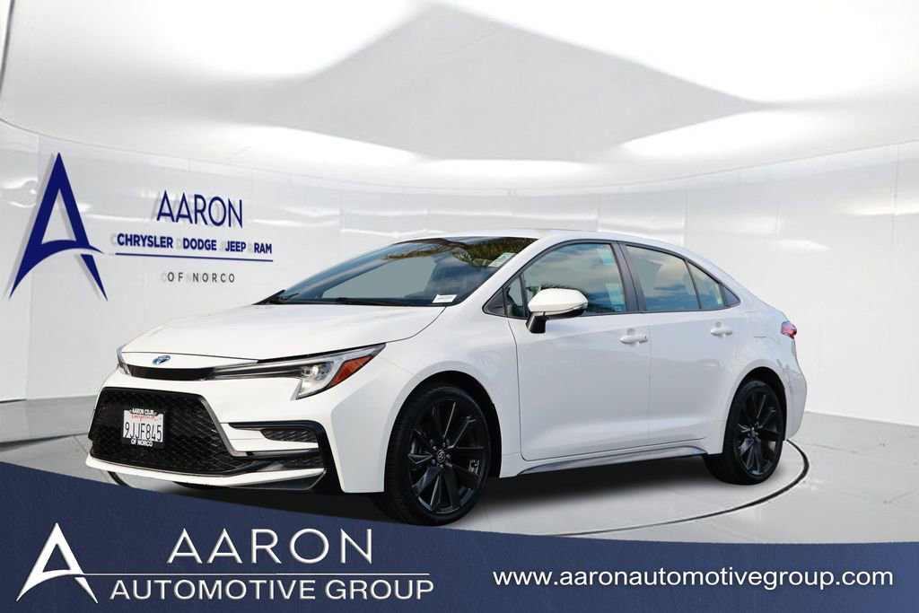 Used 2024 Toyota Corolla SE FWD image 1
