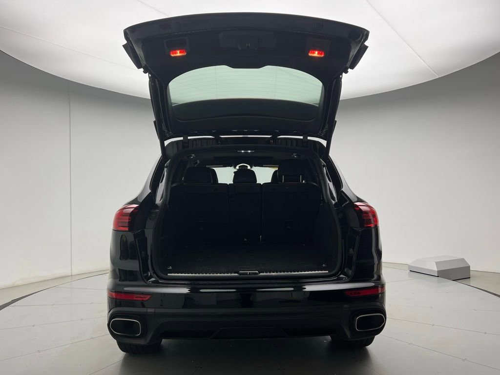 Certified 2018 Porsche Cayenne Platinum Edition image 21