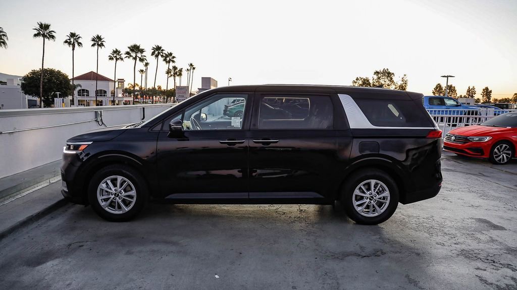 Used 2024 Kia Carnival LX image 14