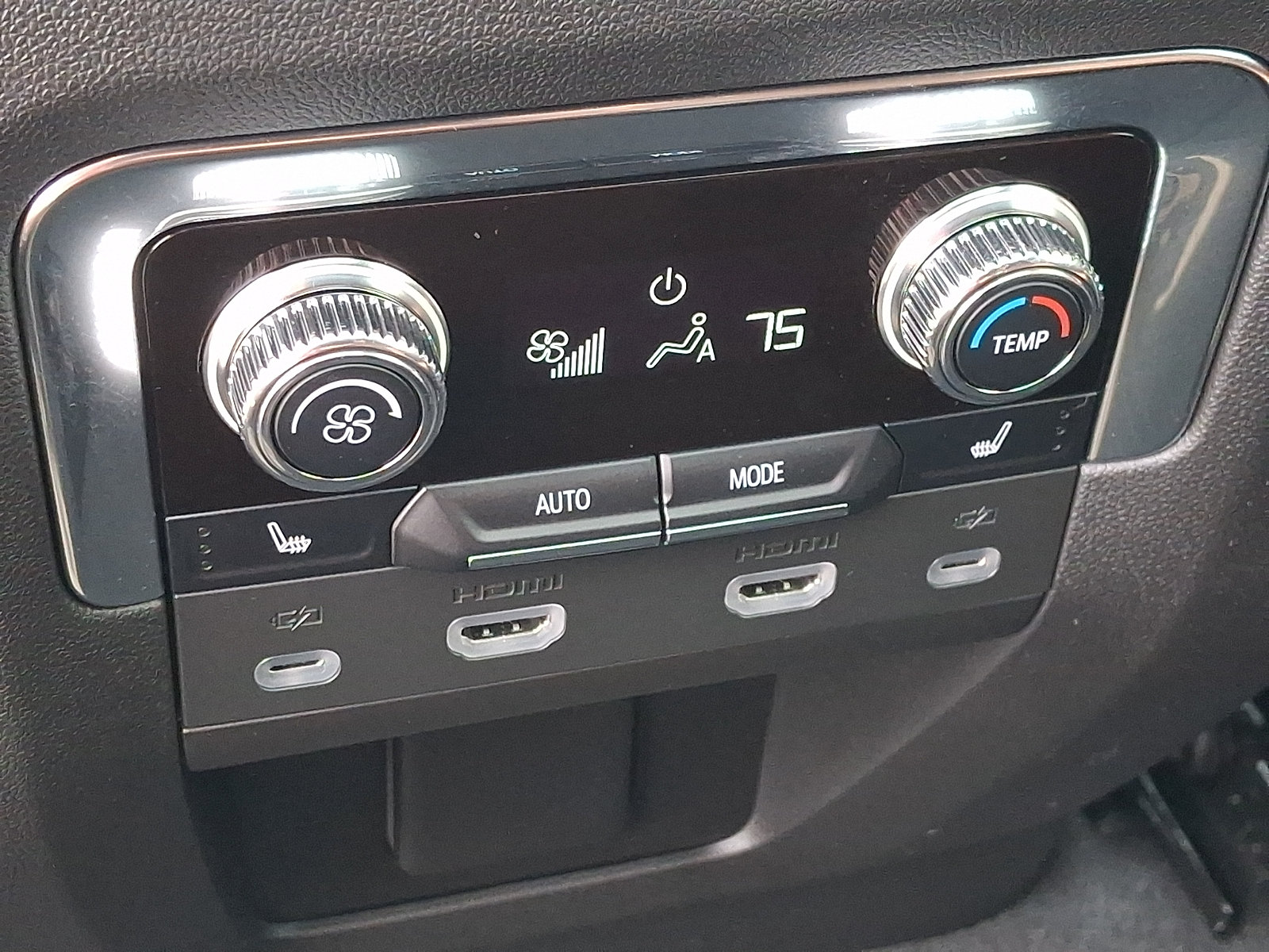 Used 2023 GMC Yukon Denali Ultimate AWD/4WD image 10