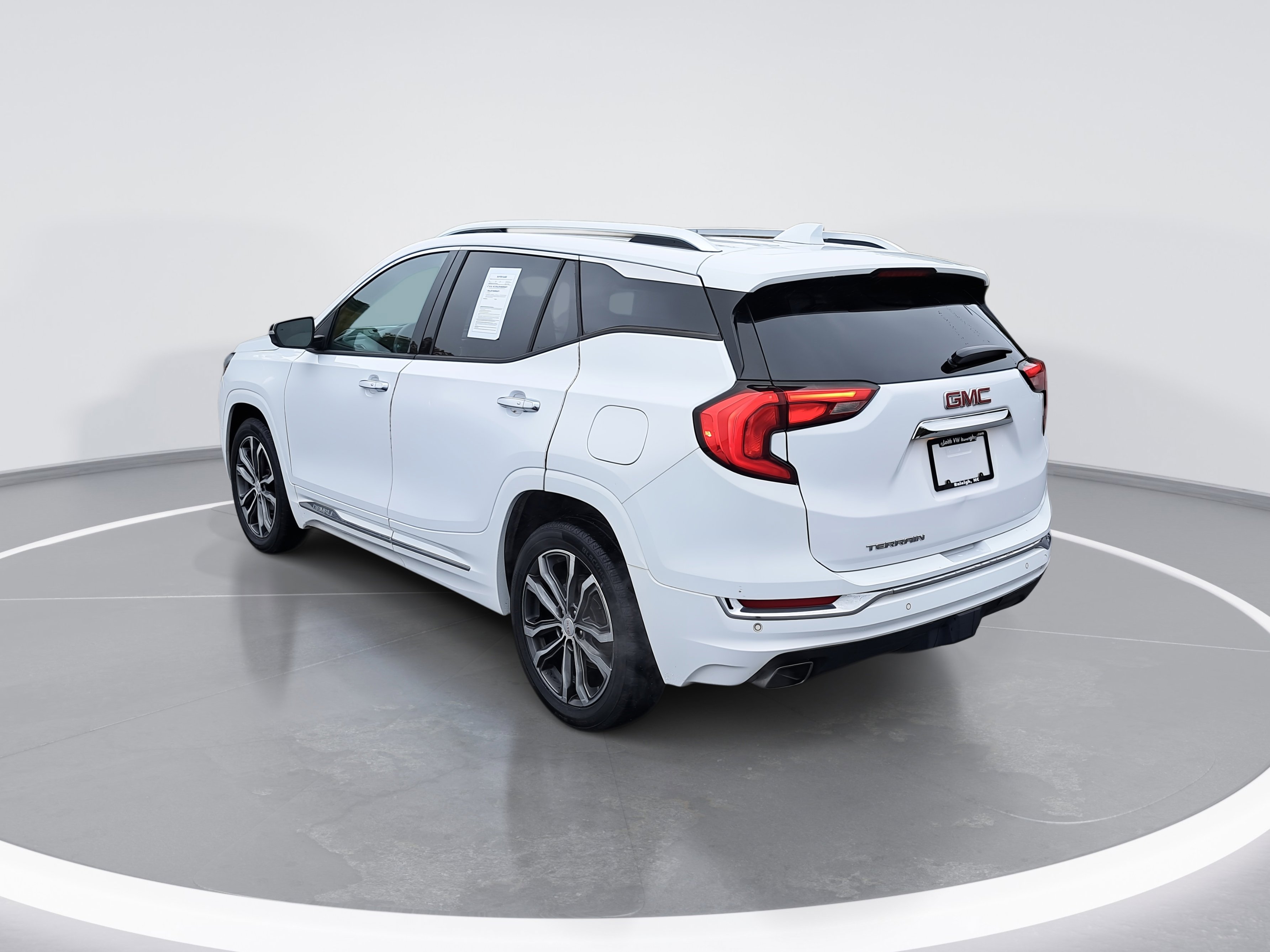 Used 2018 GMC Terrain Denali w/ Advanced Safety Package image 5