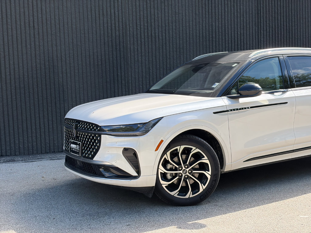 New 2026 Lincoln Nautilus Reserve AWD/4WD image 2