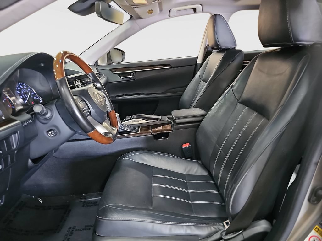 Used 2018 Lexus ES 300h w/ Luxury Package FWD image 17