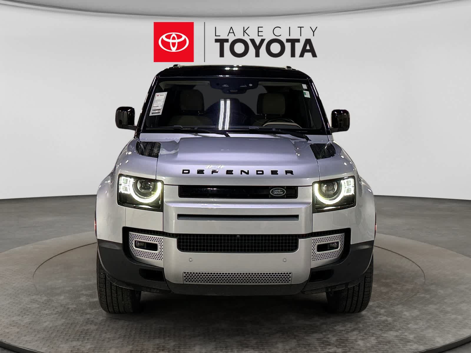 Used 2023 Land Rover Defender 110 S AWD/4WD image 14