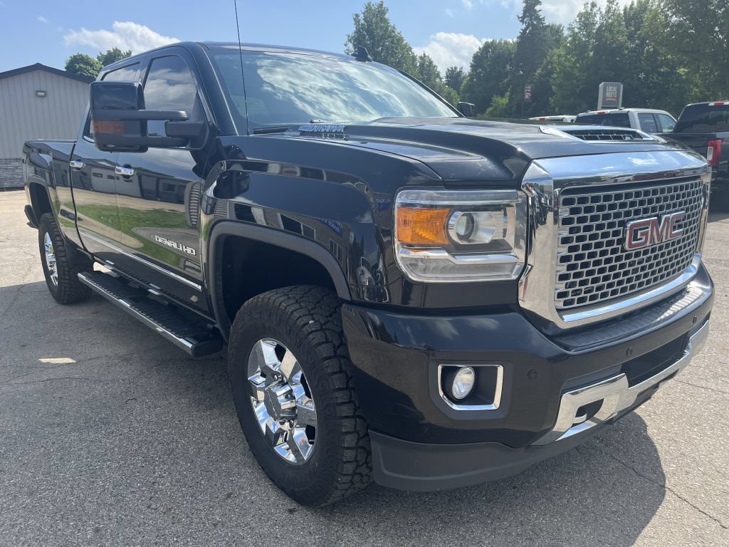 Used 2017 GMC Sierra 3500 Denali w/ Duramax Plus Package AWD/4WD image 4