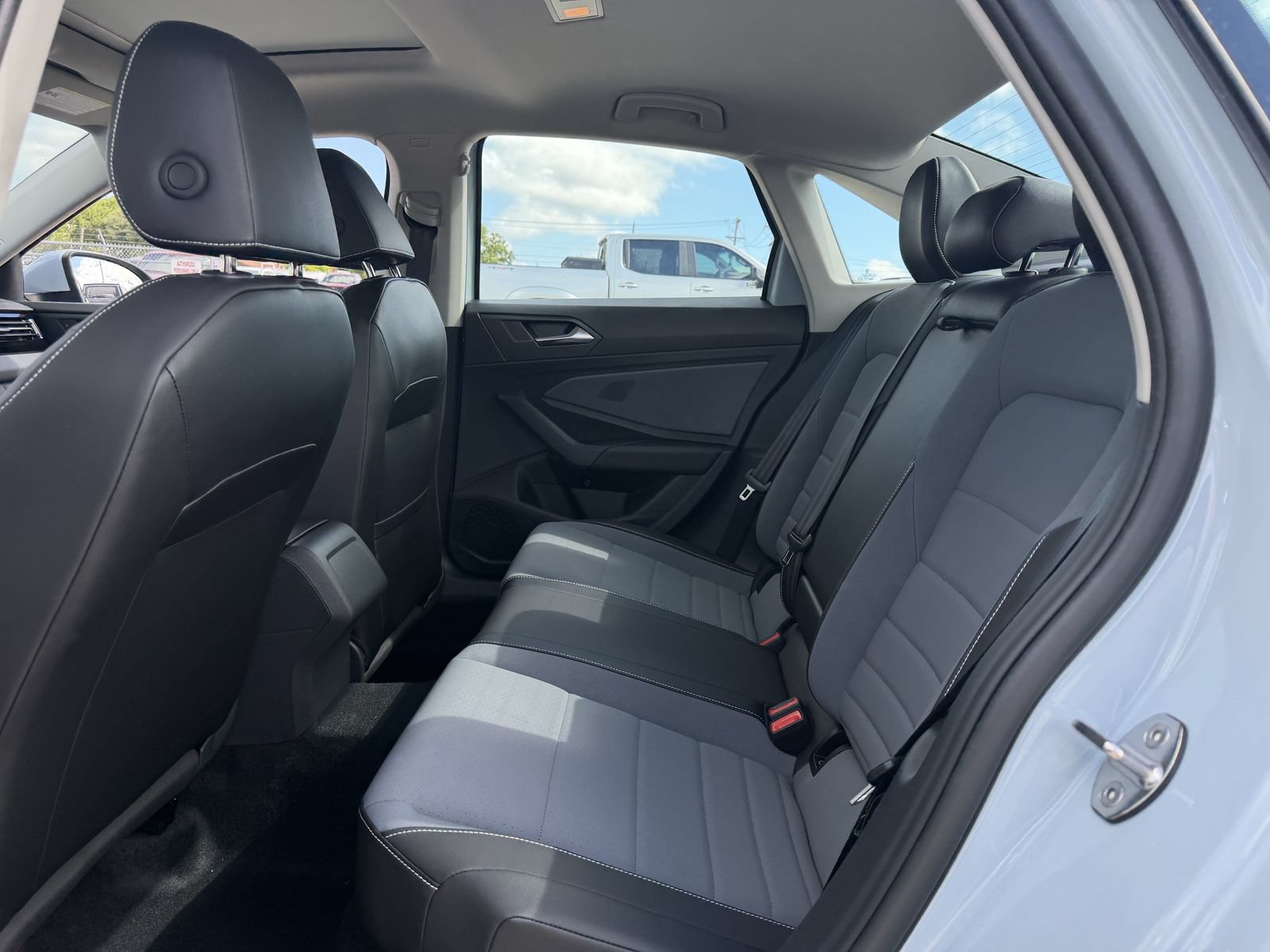 New 2026 Volkswagen Jetta SE FWD image 27